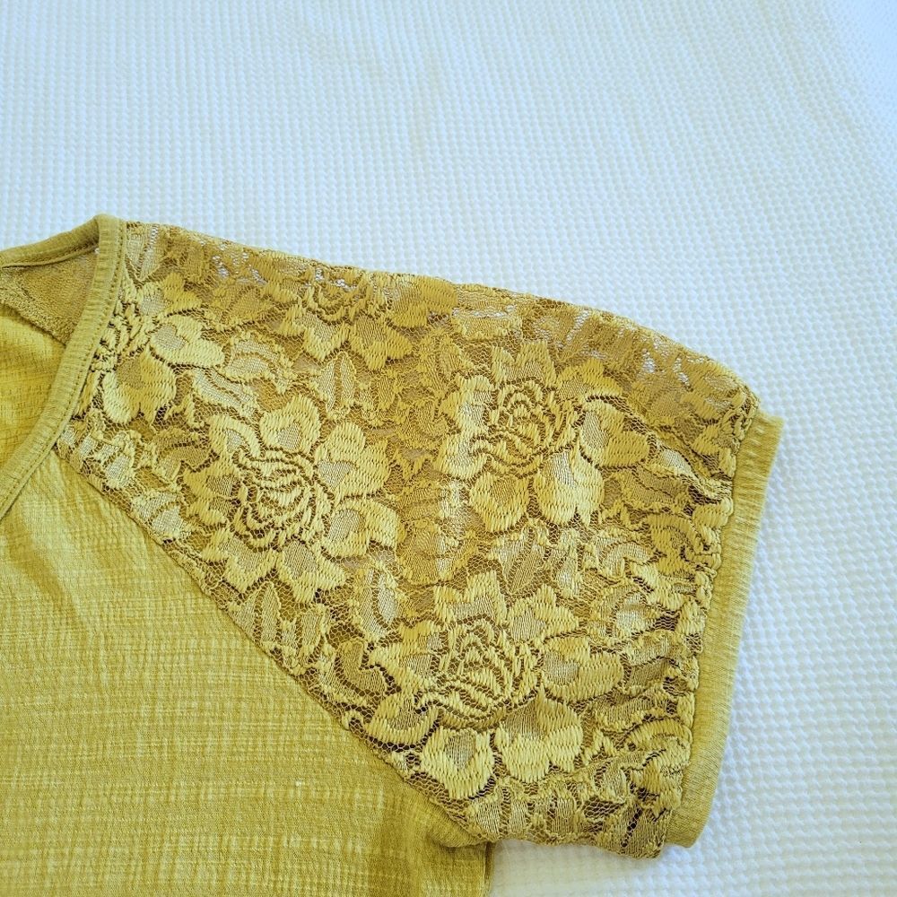 89th + Madison Floral💐Lace Sleeve Top - NWT - Picture 4 of 14